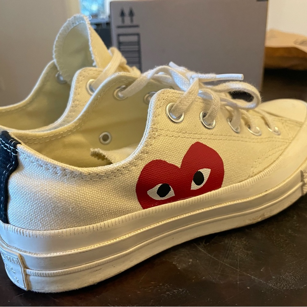 Comme de Garçons PLAY converses
